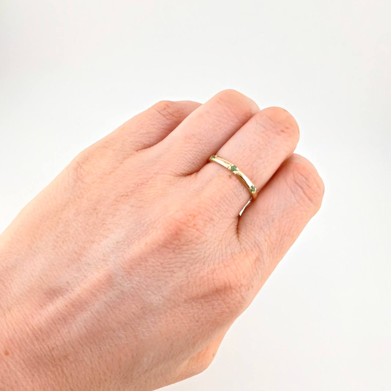 Anillo Apilable Esmeraldas 9pts 1.55g / T6 1/4 Oro Amarillo 18K