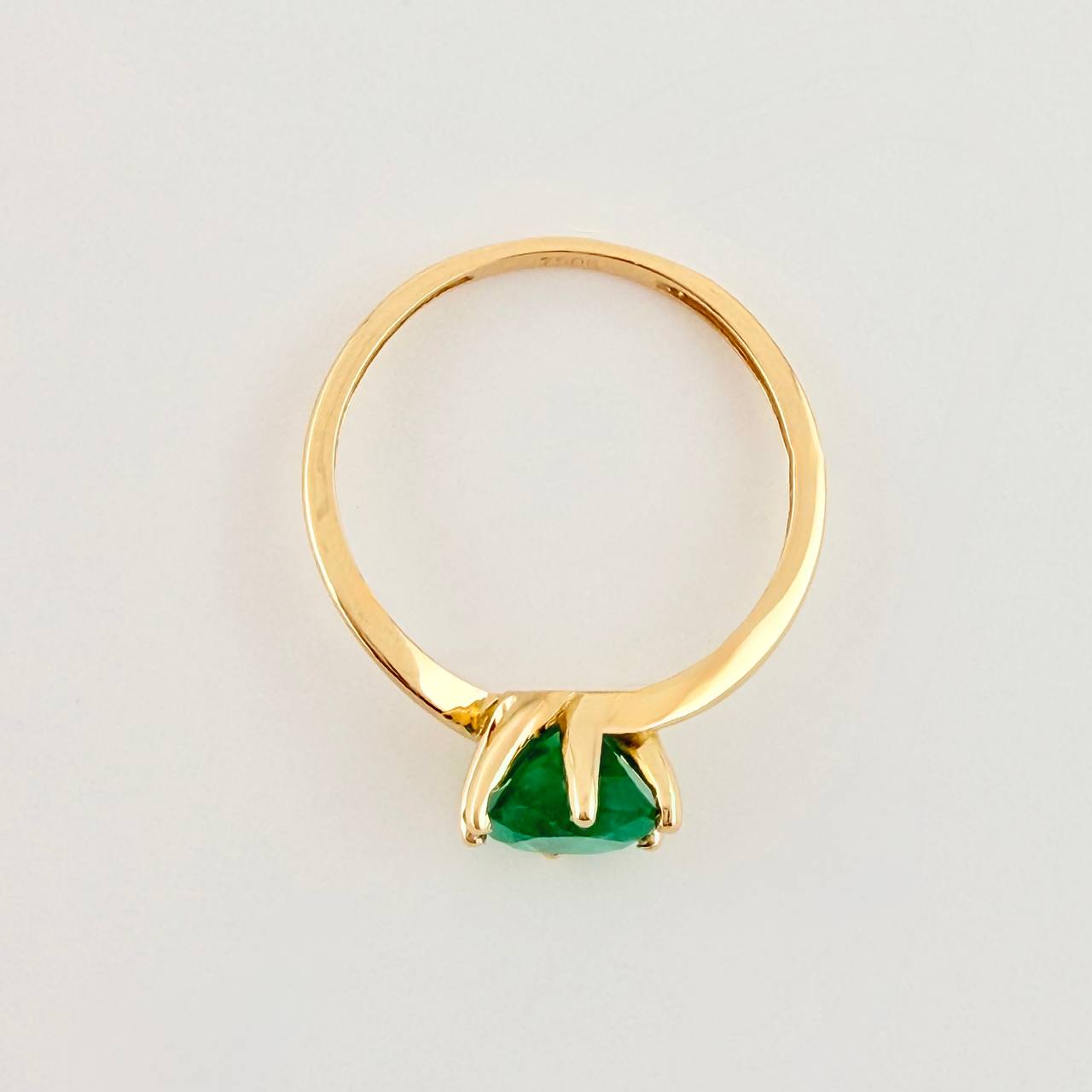 Solitaire Ring with Inverted Lines Emeralds 1.27cts 2.15g / Size 7 1/2 Yellow Gold 18K