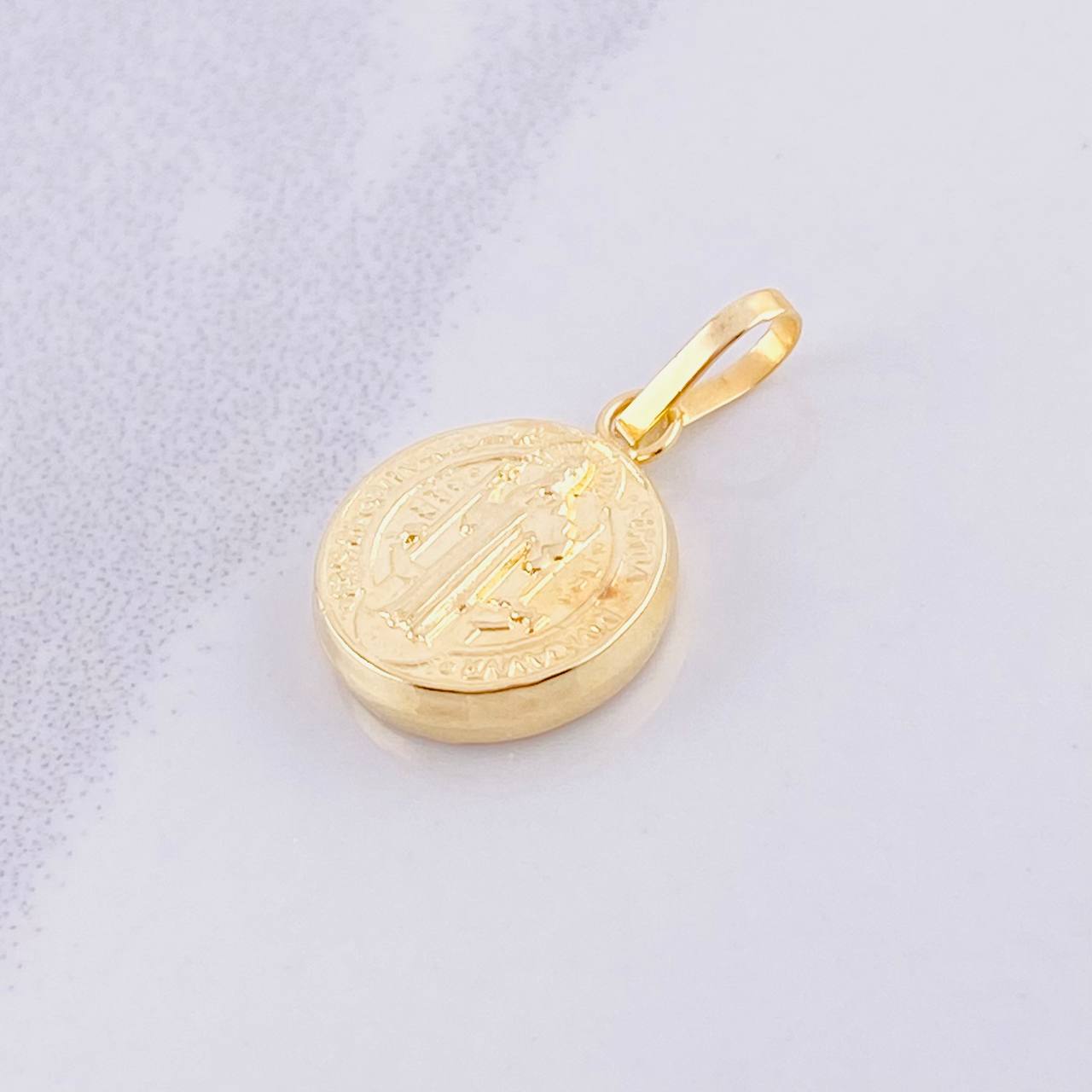 San Benito Pendant 0.7g / 3/4 in 18K Yellow Gold