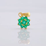Dije Flor 8 Petalos Esmeraldas 27pts 0.85g / 1/2 in Oro Amarillo 18K