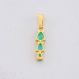 Dije Trio de Lagrimas Esmeraldas 60pts 0.95g / 3/4 in Oro Amarillo 18K