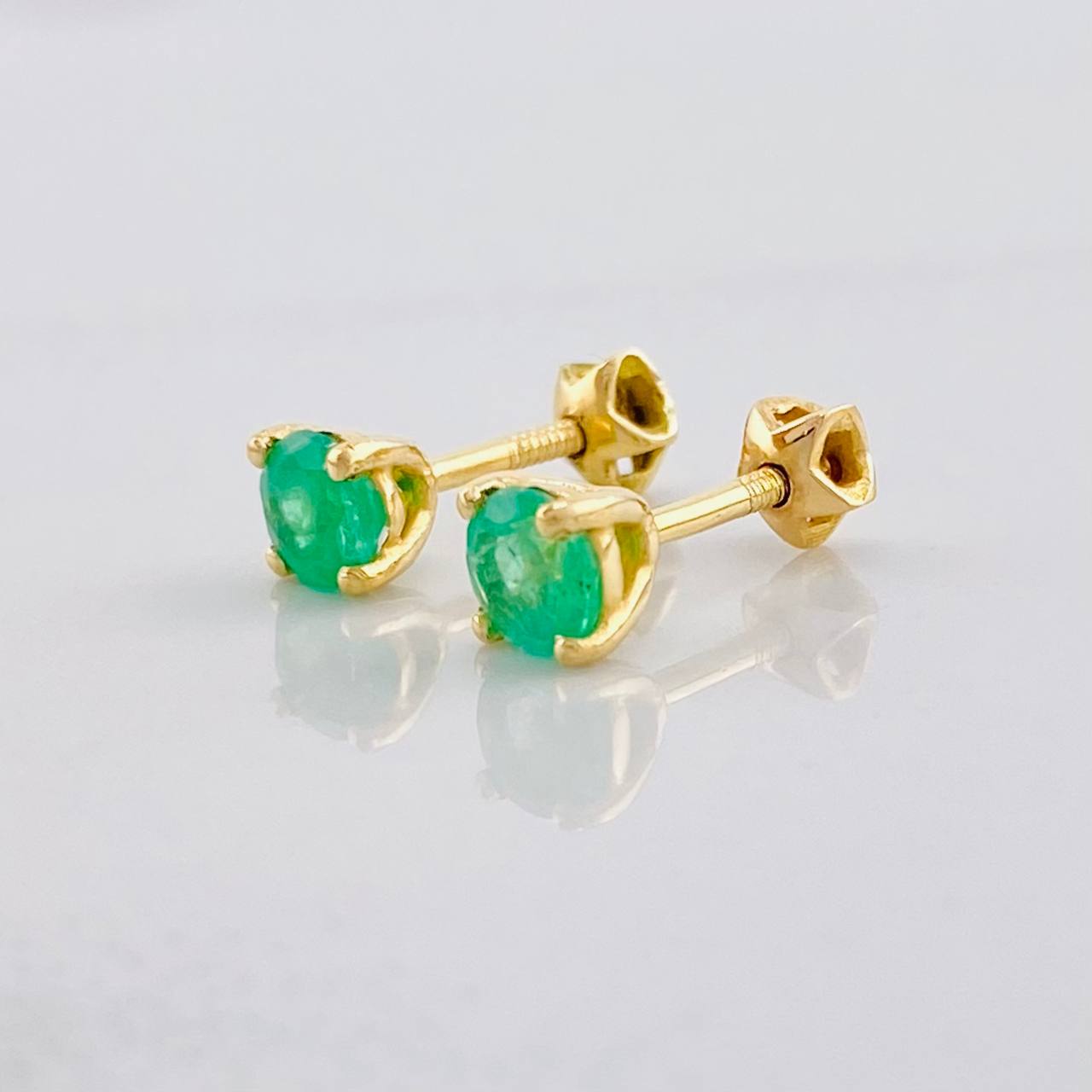 Topos 4 Garras Esmeraldas 50pts 1.1g / in / 4.35mm Oro Amarillo 18K