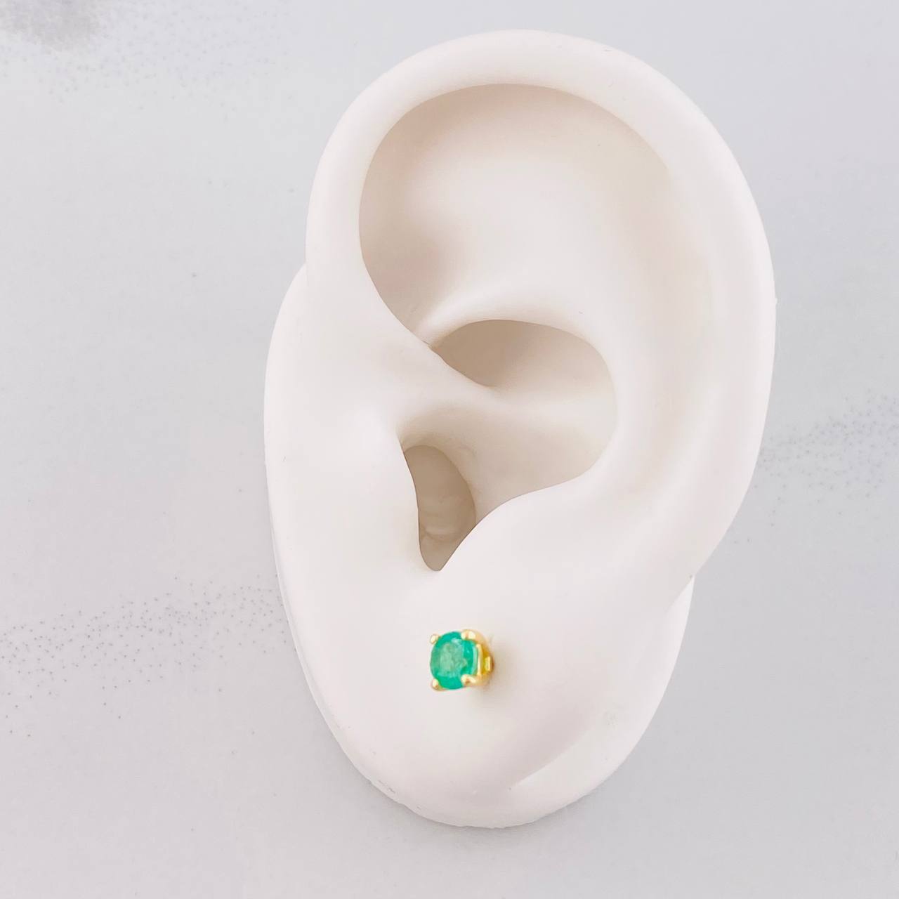 Topos 4 Garras Esmeraldas 50pts 1.1g / in / 4.35mm Oro Amarillo 18K