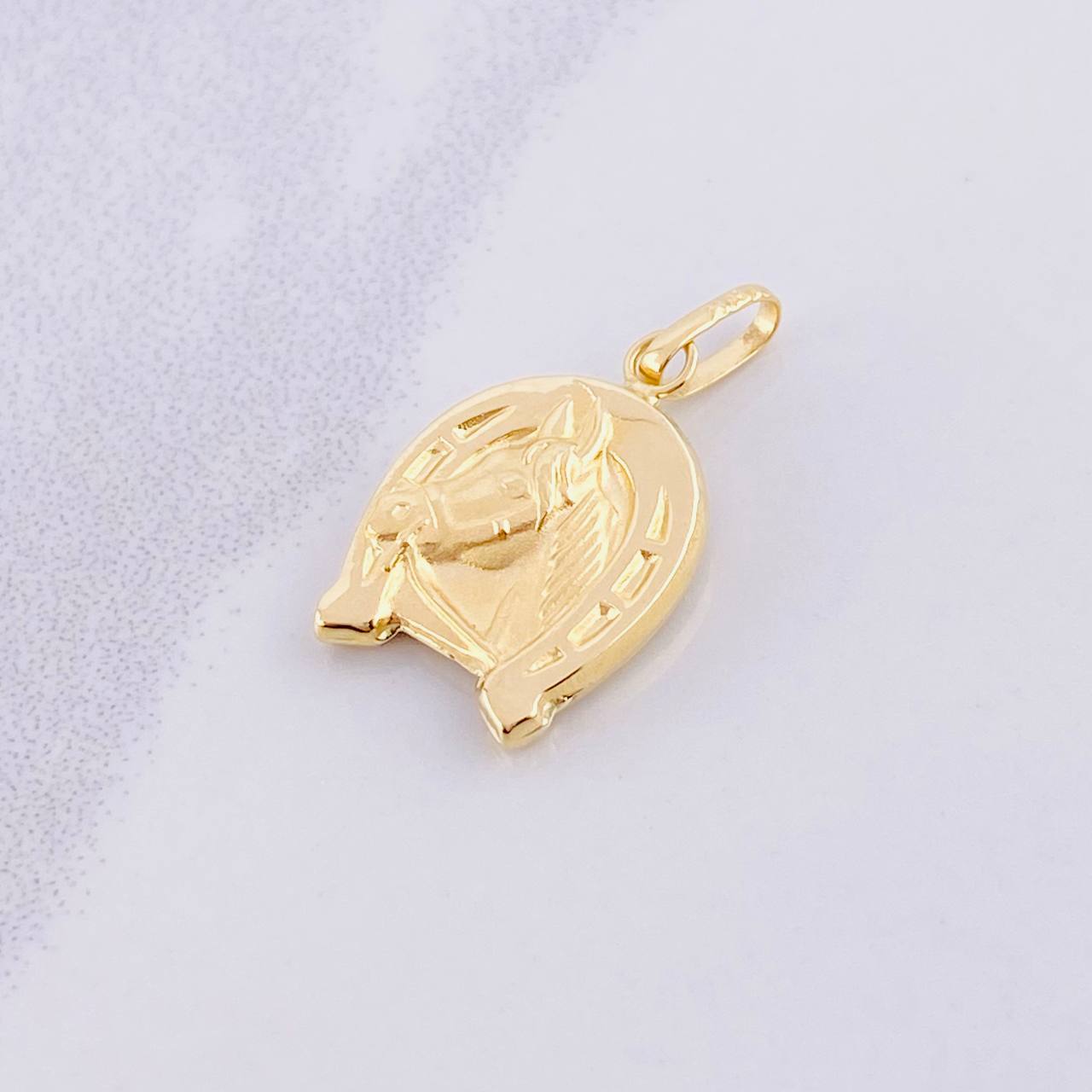 Pendant Matte Horse Shoe 1.1g / 1 in 18K Yellow Gold