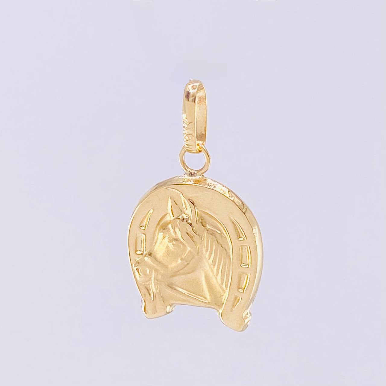 Pendant Matte Horse Shoe 1.1g / 1 in 18K Yellow Gold