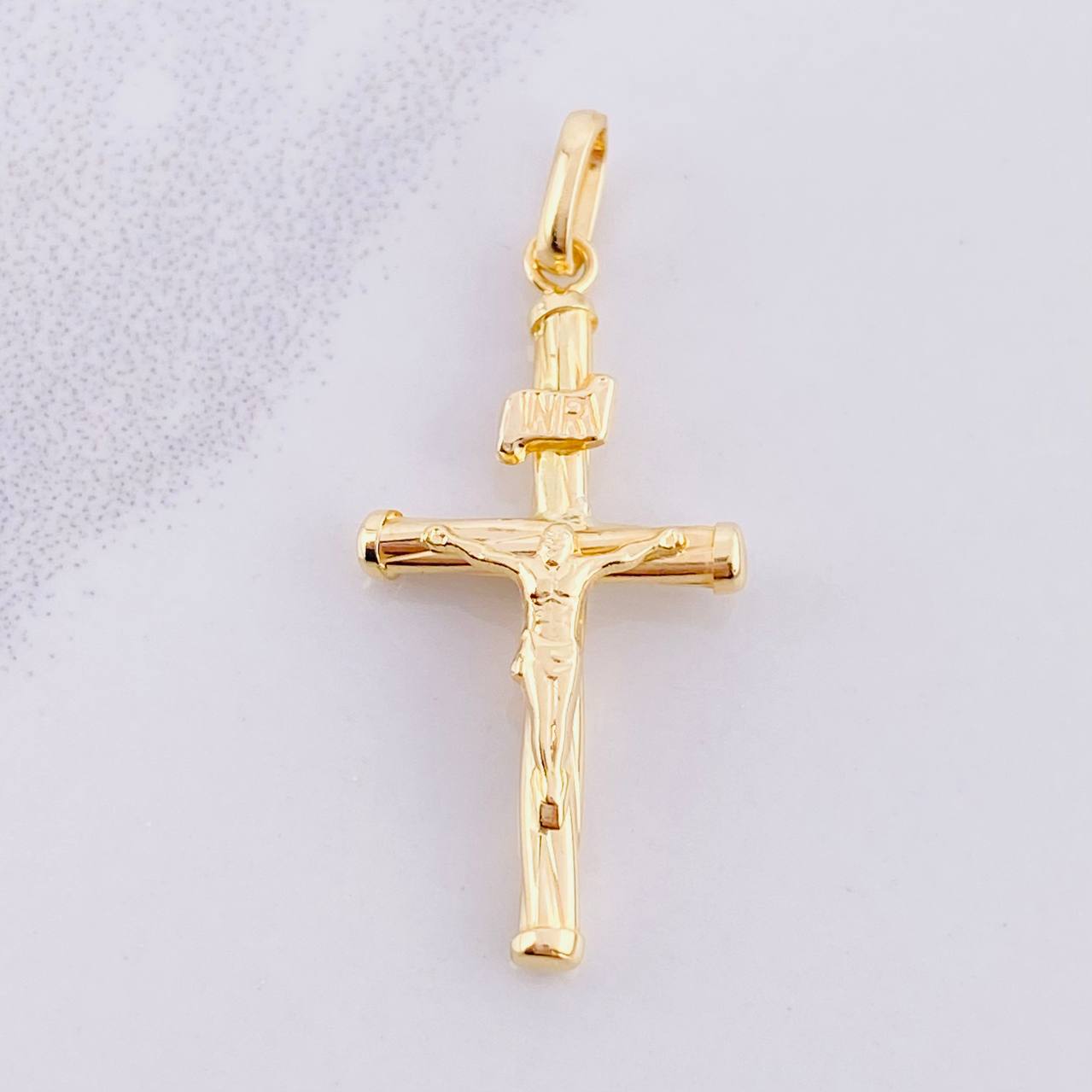 Pendant Cross Christ 0.9g / 1 1/2 in 18K Yellow Gold