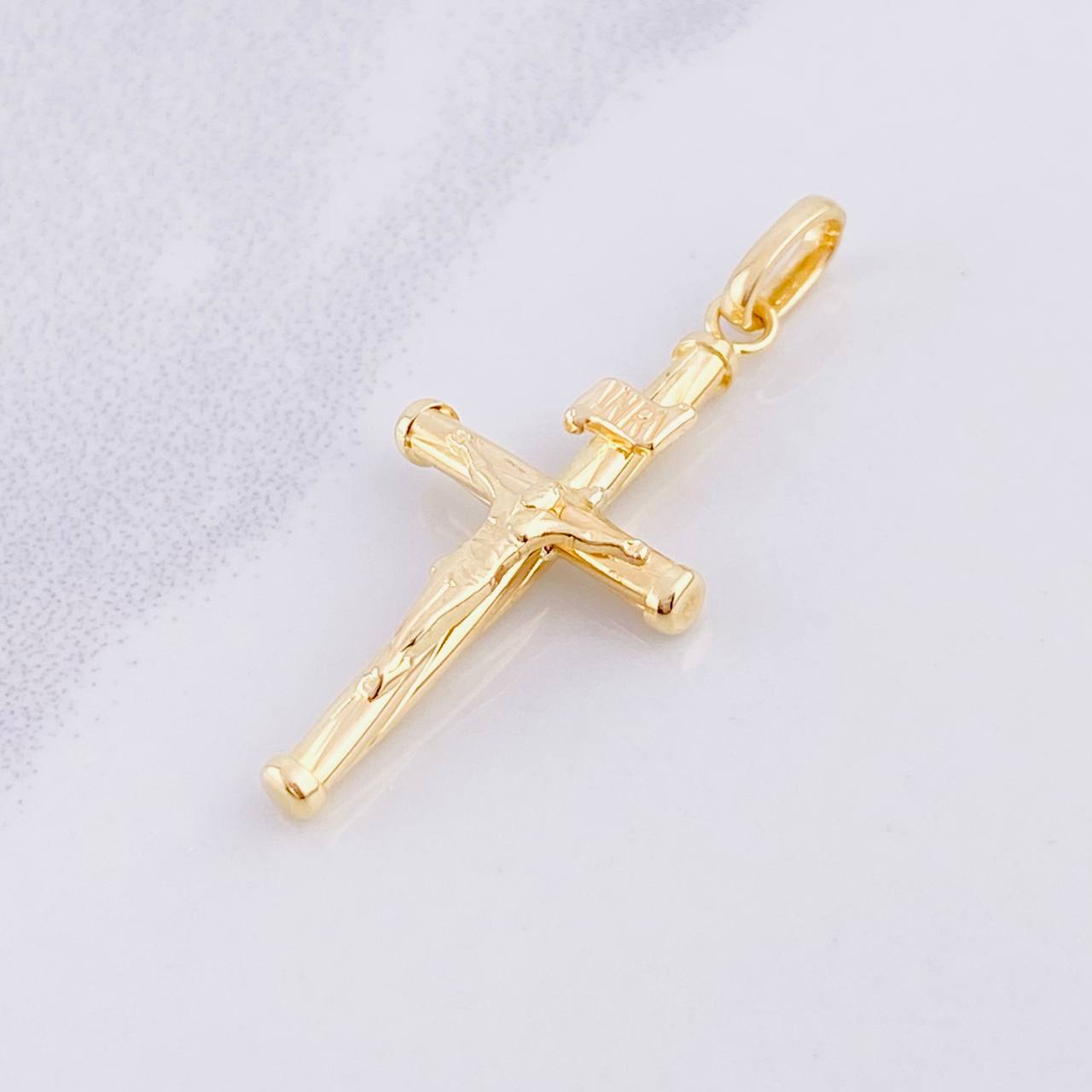 Pendant Cross Christ 0.9g / 1 1/2 in 18K Yellow Gold