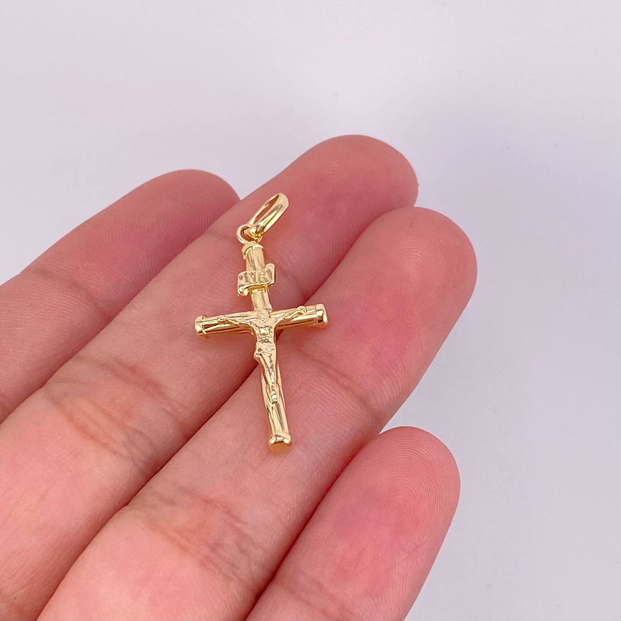 Dije Cruz Cristo 0.85g / 1 1/4 in Oro Amarillo 18K