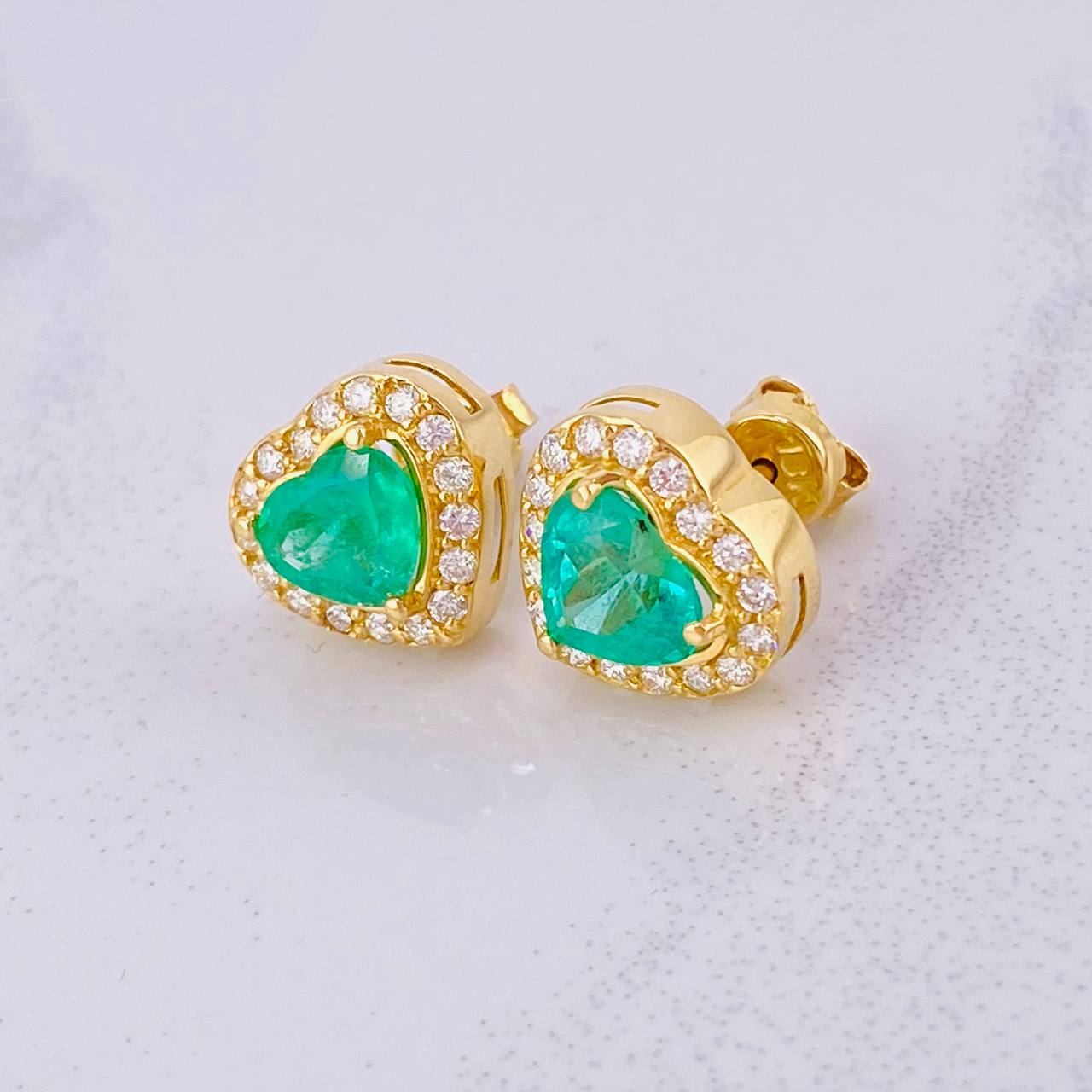 Topos Set Corazón Tupido con Dije Esmeralda 2.88pts Diamantes 79pts 6.7g / in / 11.2mm Oro Amarillo 18K