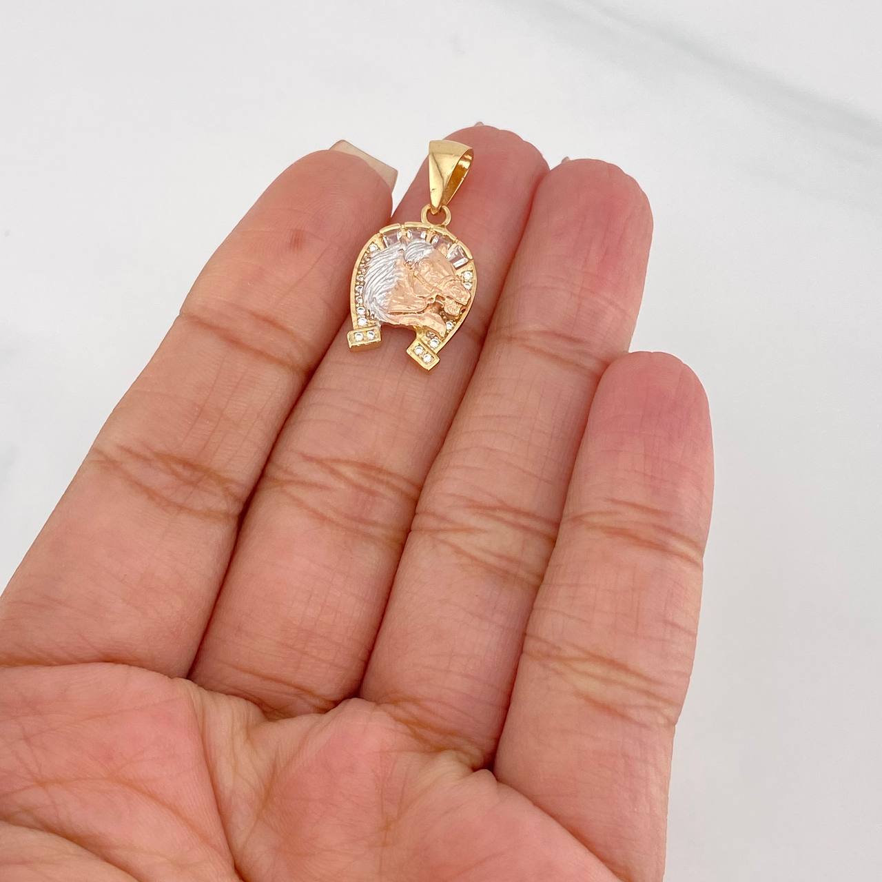 Dije Herradura Caballo 2.4g / 1 in Tres Oros 18K