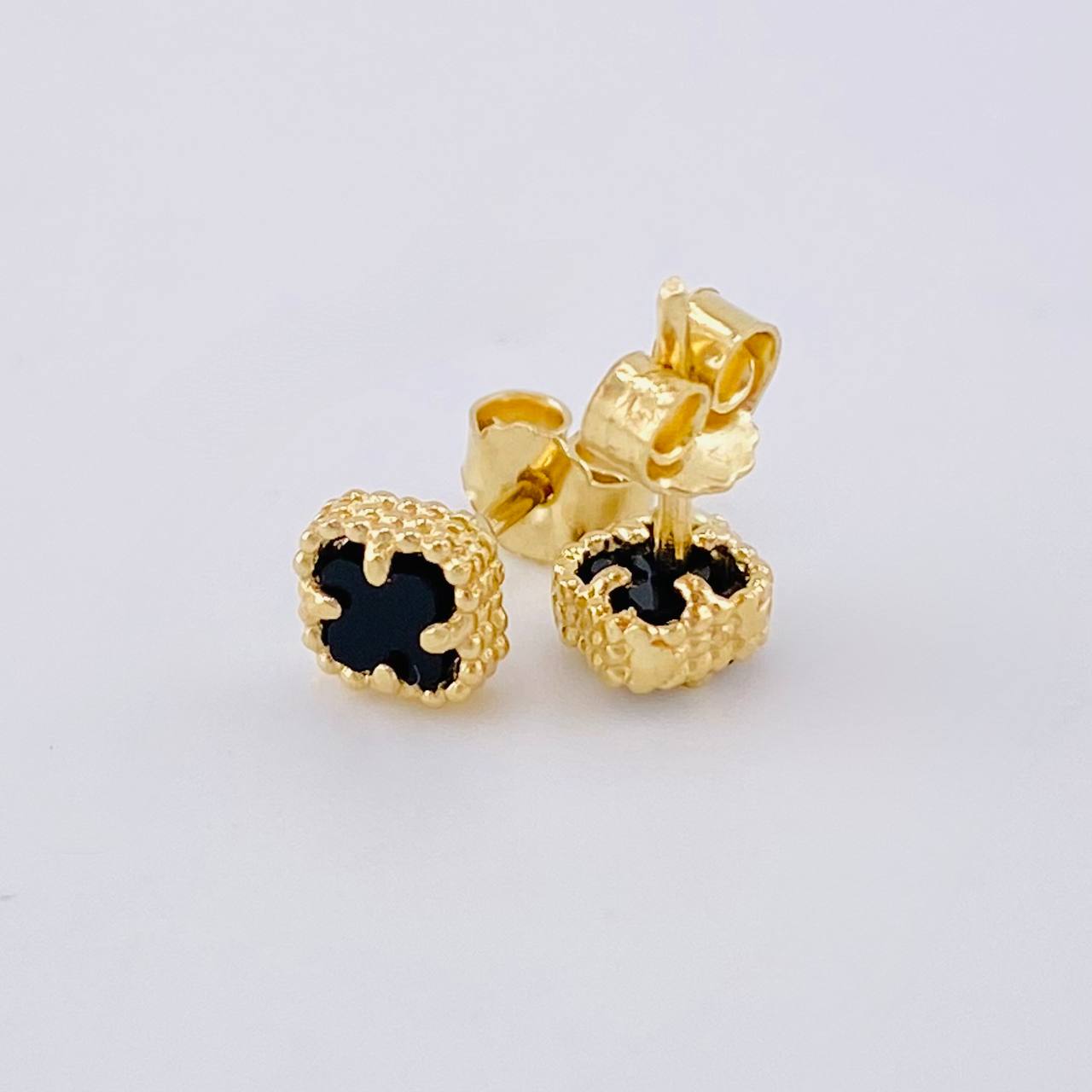 Topos Trébol Ónix 1.2g / in / 5.05mm Oro Amarillo 18K