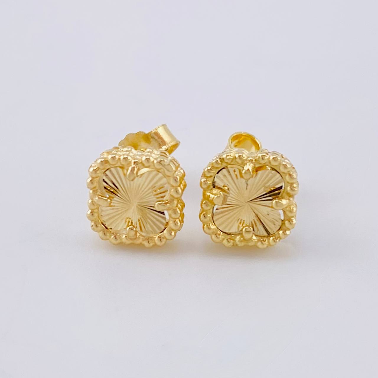 Topos Trebol Diamantado 2 g / in / 7.2 mm Oro Amarillo 18K