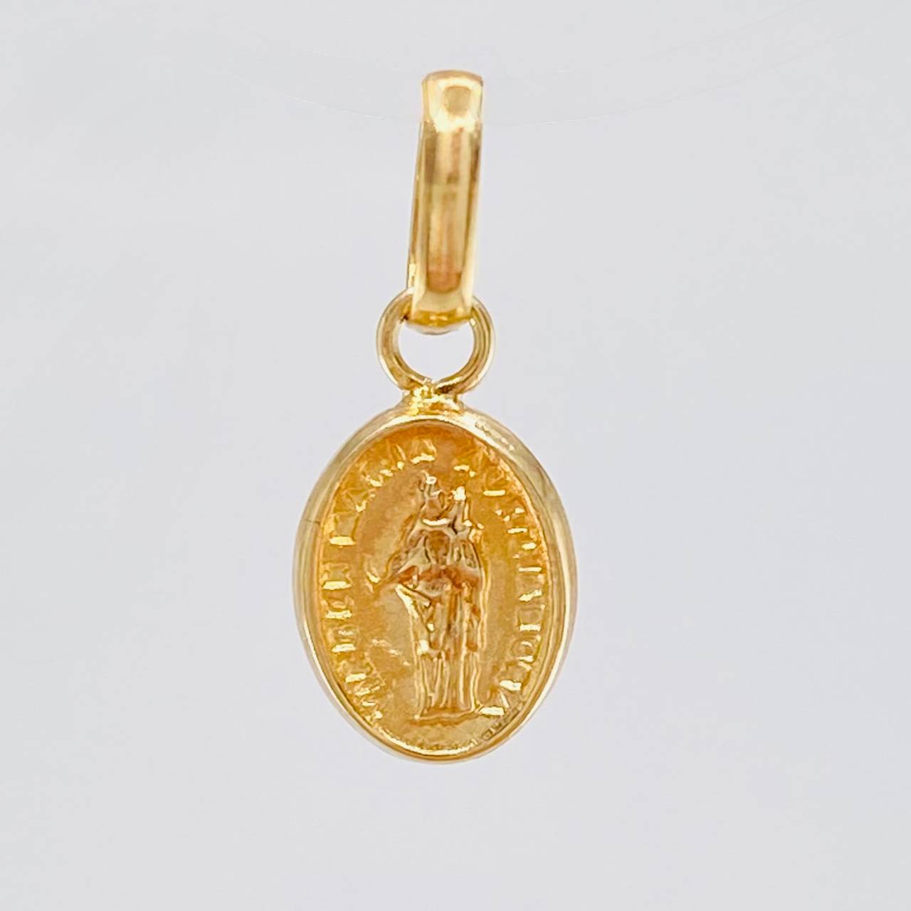 Dije Virgen Maria Auxiliadora 0.35 g / 1/2 in Oro Amarillo 18K