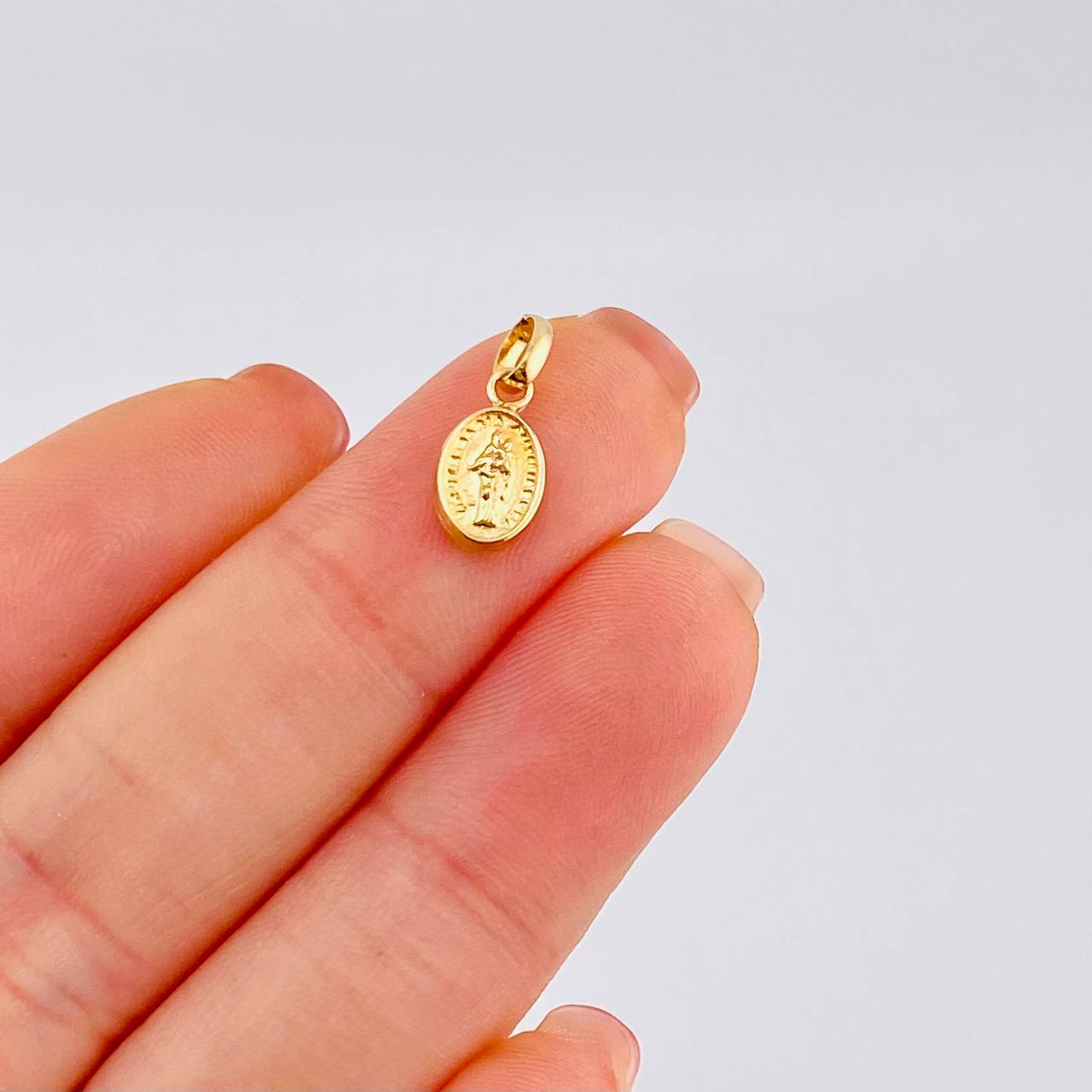 Dije Virgen Maria Auxiliadora 0.35 g / 1/2 in Oro Amarillo 18K