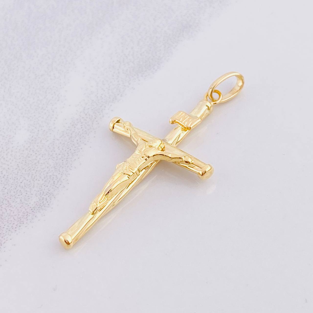 Dije Cruz Cristo 1.1g / 1 1/2 in Oro Amarillo 18K