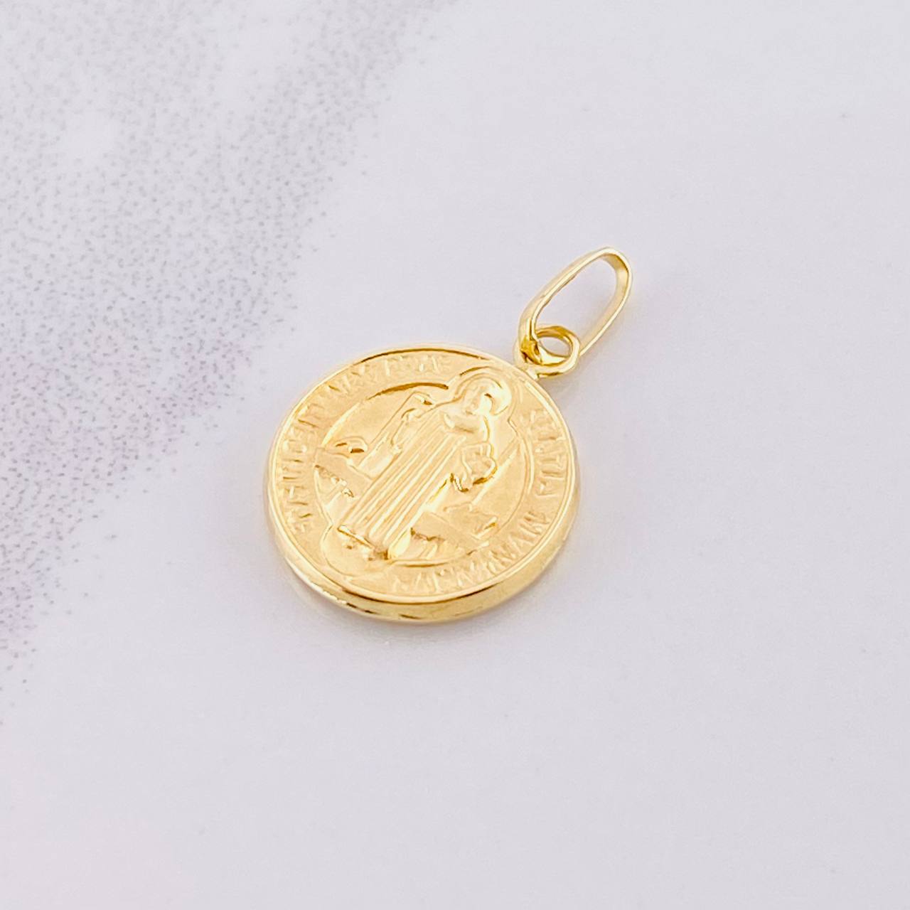 San Benito Pendant 0.7g / 3/4 in 18K Yellow Gold