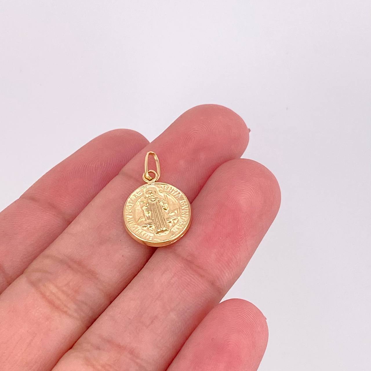 San Benito Pendant 0.7g / 3/4 in 18K Yellow Gold