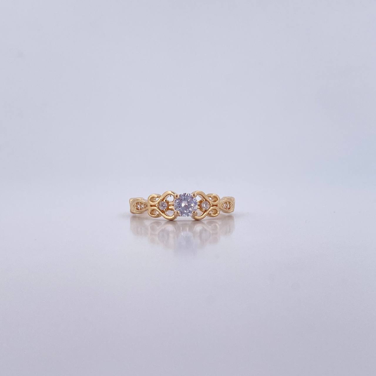 Anillo Solitario 2.2gr / T5 / Corazones Oro Amarillo Circones Blancos 18K $