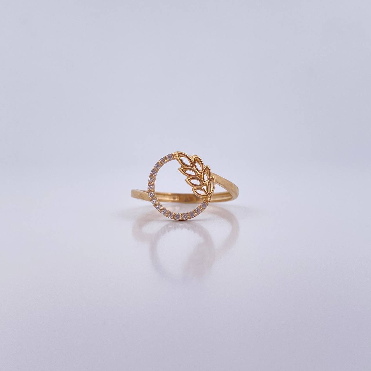 Circle Leaf Ring 1.6gr / T6 / White Zircons 18K Yellow Gold &