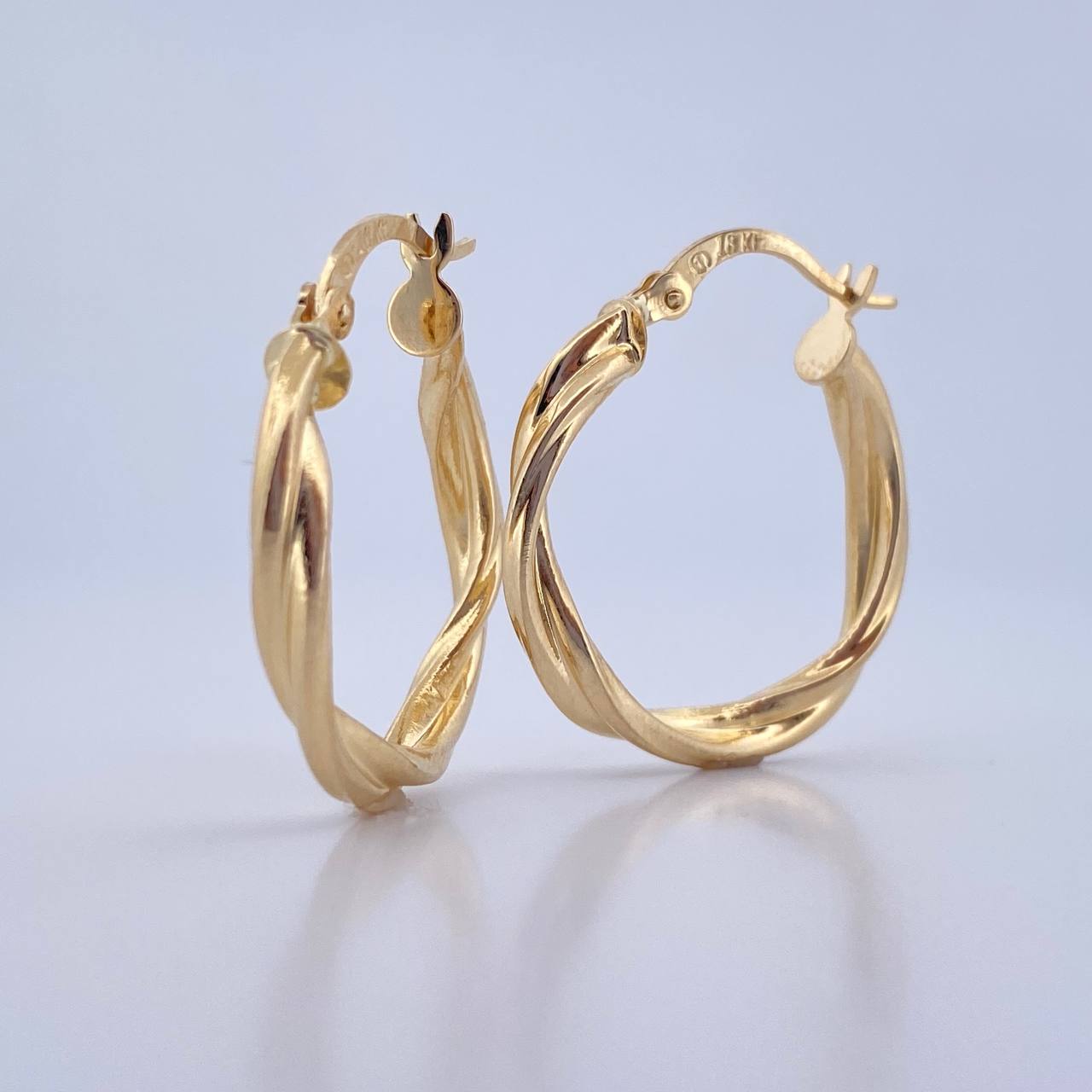 Candongas Tere 1.95gr / 2.5cm / Entorchada Oro Amarillo 18K &
