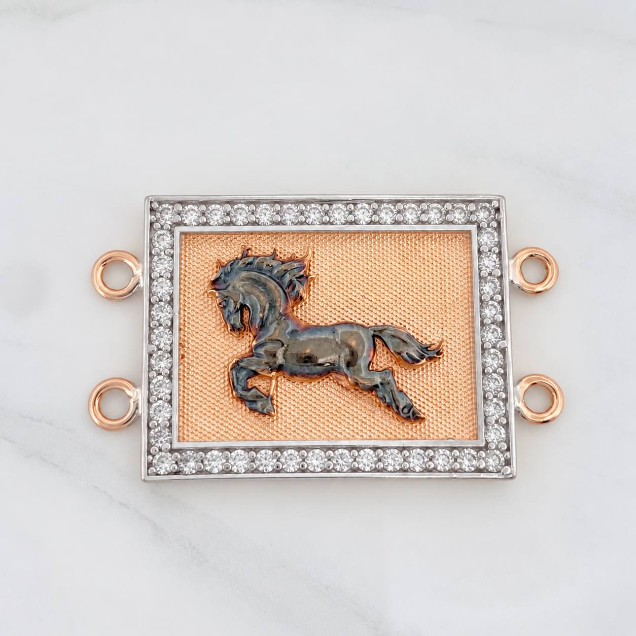 Charm Horse 10.25g / 1 1/2 in Three Golds 18K