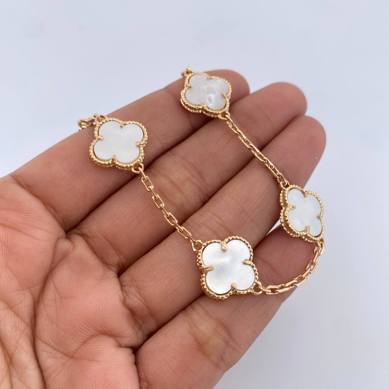 Pulso Trebol  10.45gr / 20.4cm / 2.1mm Nacar Blanco Oro Amarillo 18K $