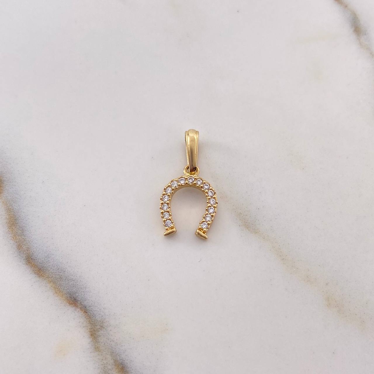 Pendant Horseshoe 0.85gr / 1.9cm / White Zirconia 18K Yellow Gold $