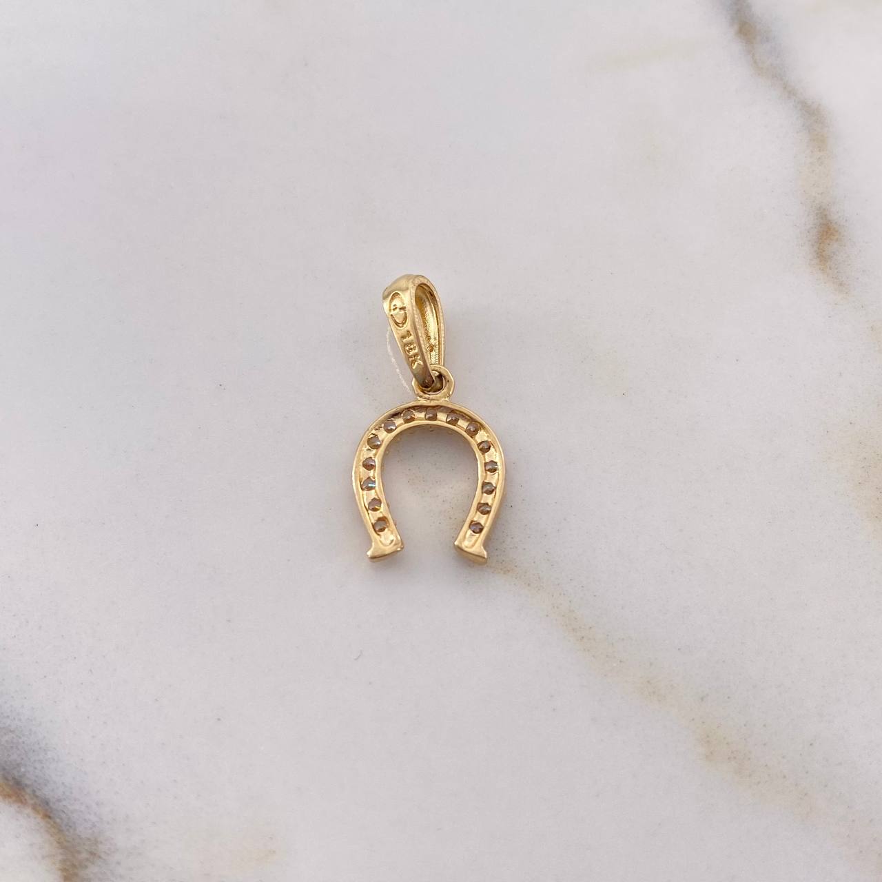 Pendant Horseshoe 0.85gr / 1.9cm / White Zirconia 18K Yellow Gold $