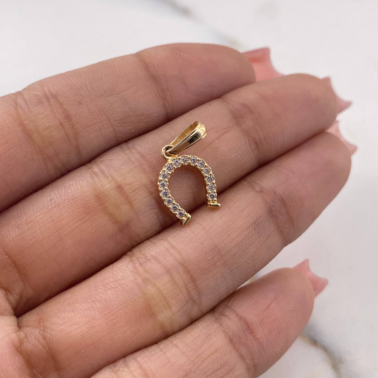 Pendant Horseshoe 0.85gr / 1.9cm / White Zirconia 18K Yellow Gold $