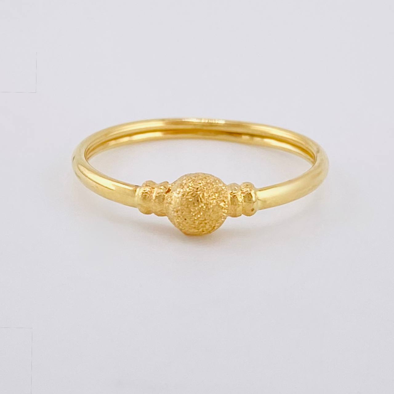 Textured Dome Circle Ring 1.1 g / T8 1/4 18K Yellow Gold