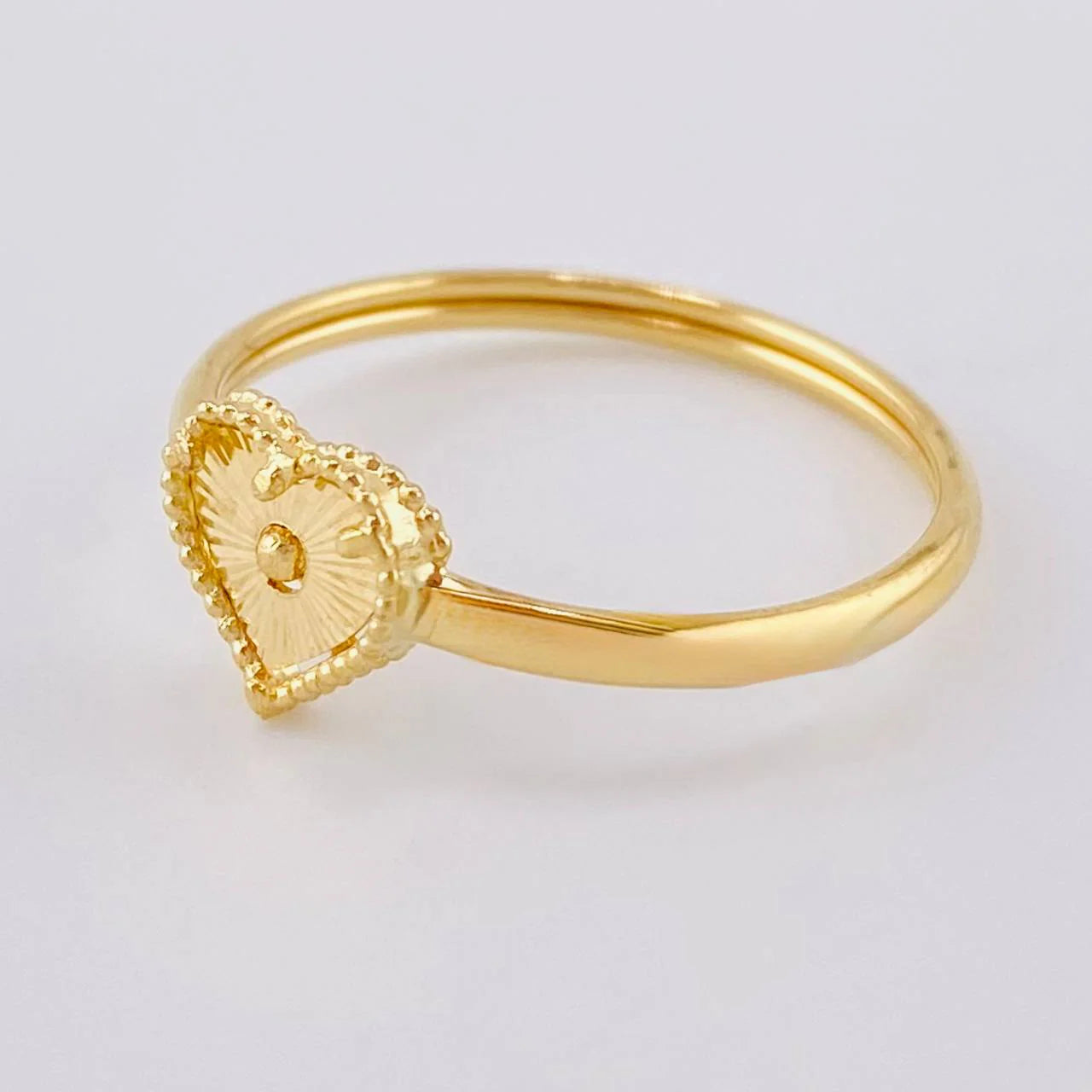 Anillo Corazón Diamantado 0.95 g / T6 3/4 Oro Amarillo 18K