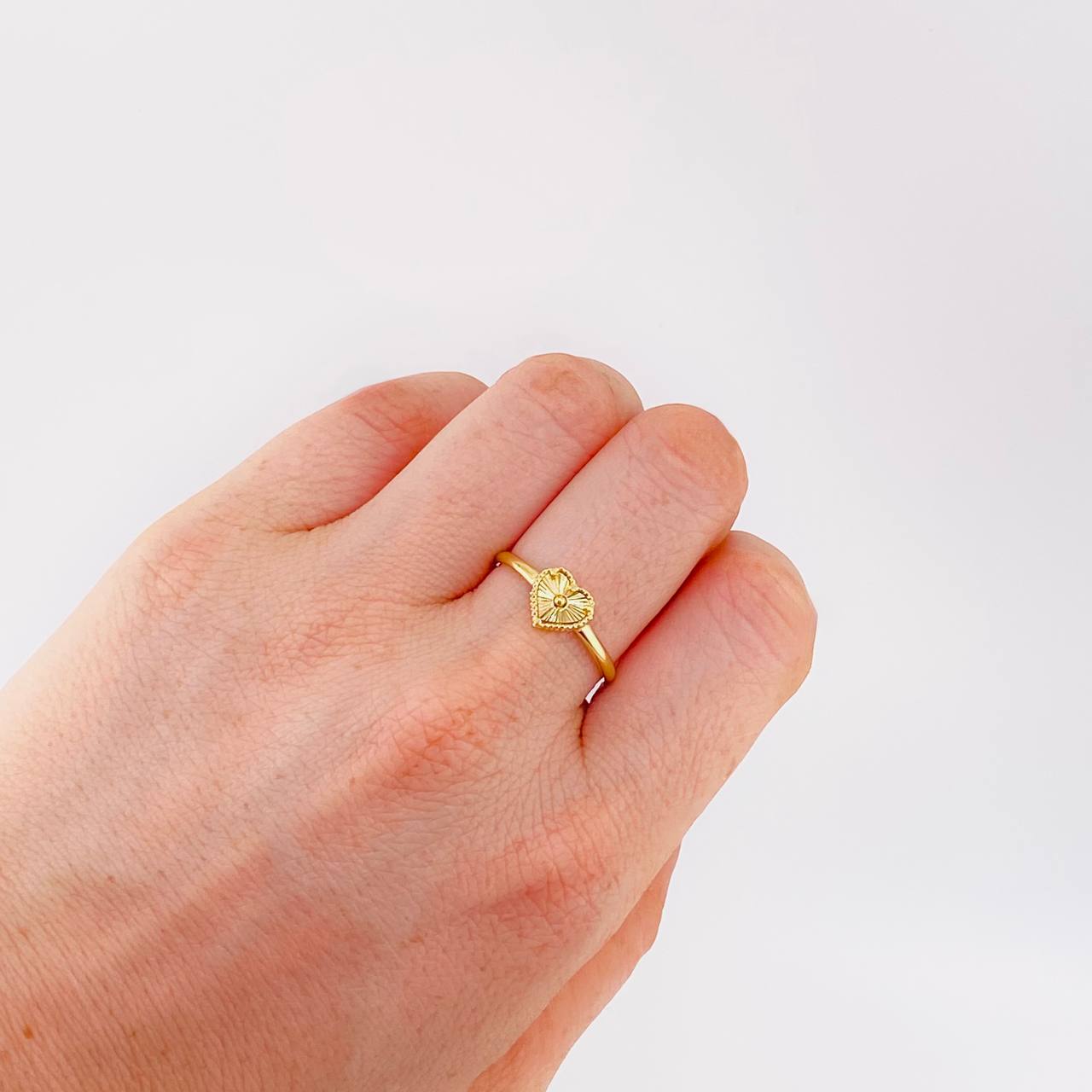 Anillo Corazón Diamantado 1.1 g / T6 1/2 Oro Amarillo 18K