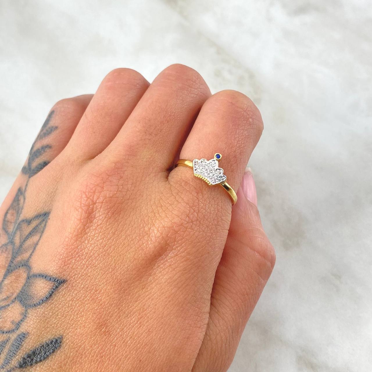 Crown Ring 1.9gr / T7 / White-Blue Zircons Yellow Gold