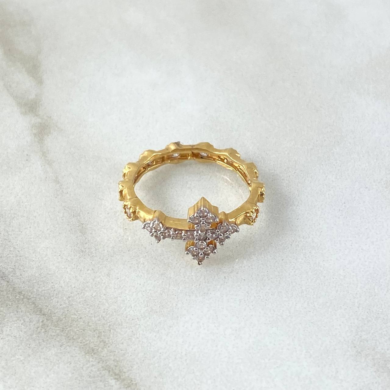 Cross Ring 2.8gr / T5 1/4 / White Zircons Yellow Gold