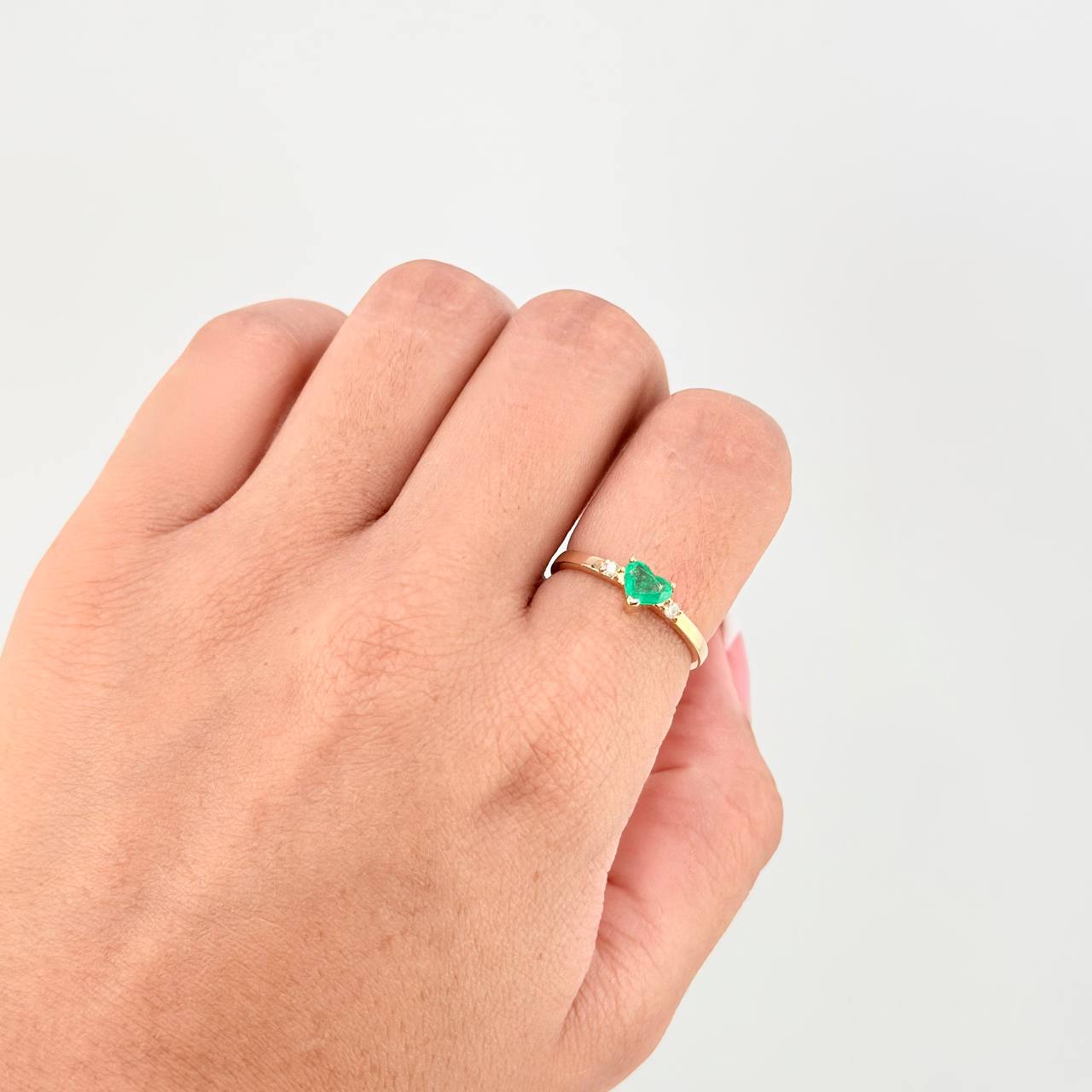 Heart Ring 2 Spark Emeralds 25pts Diamonds 4pts 2.05g / T7 Yellow Gold 18K
