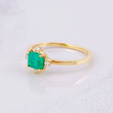 Anillo Cubo Especial Esmeraldas 60pts Diamantes 8pts 2.25g / T6 1/4 Oro Amarillo 18K