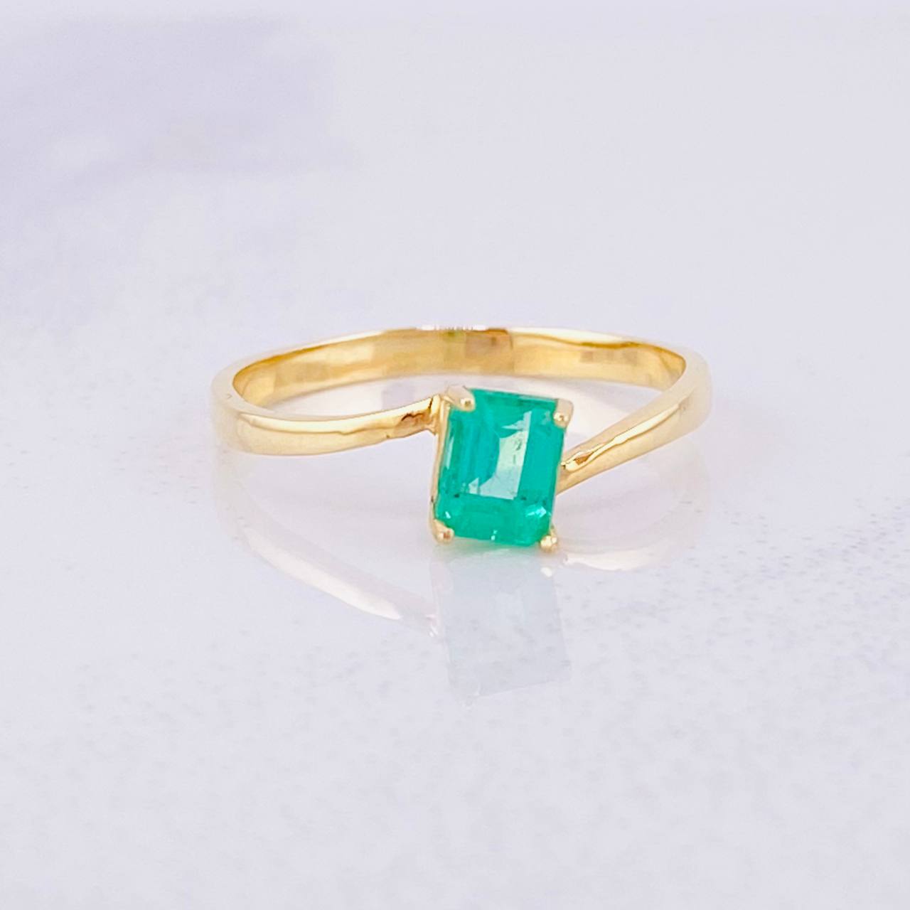 Cube Ring 4 Claws Emerald 25pts 1.5g / T6 Yellow Gold 18K