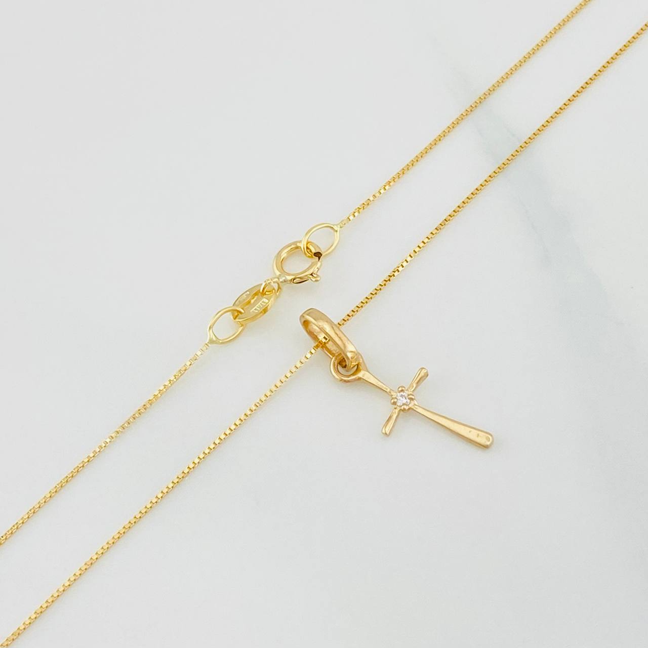 Set Cadena Veneciana + Dije Cruz / 1.3g / 15 3/4 in Oro Amarillo 18K