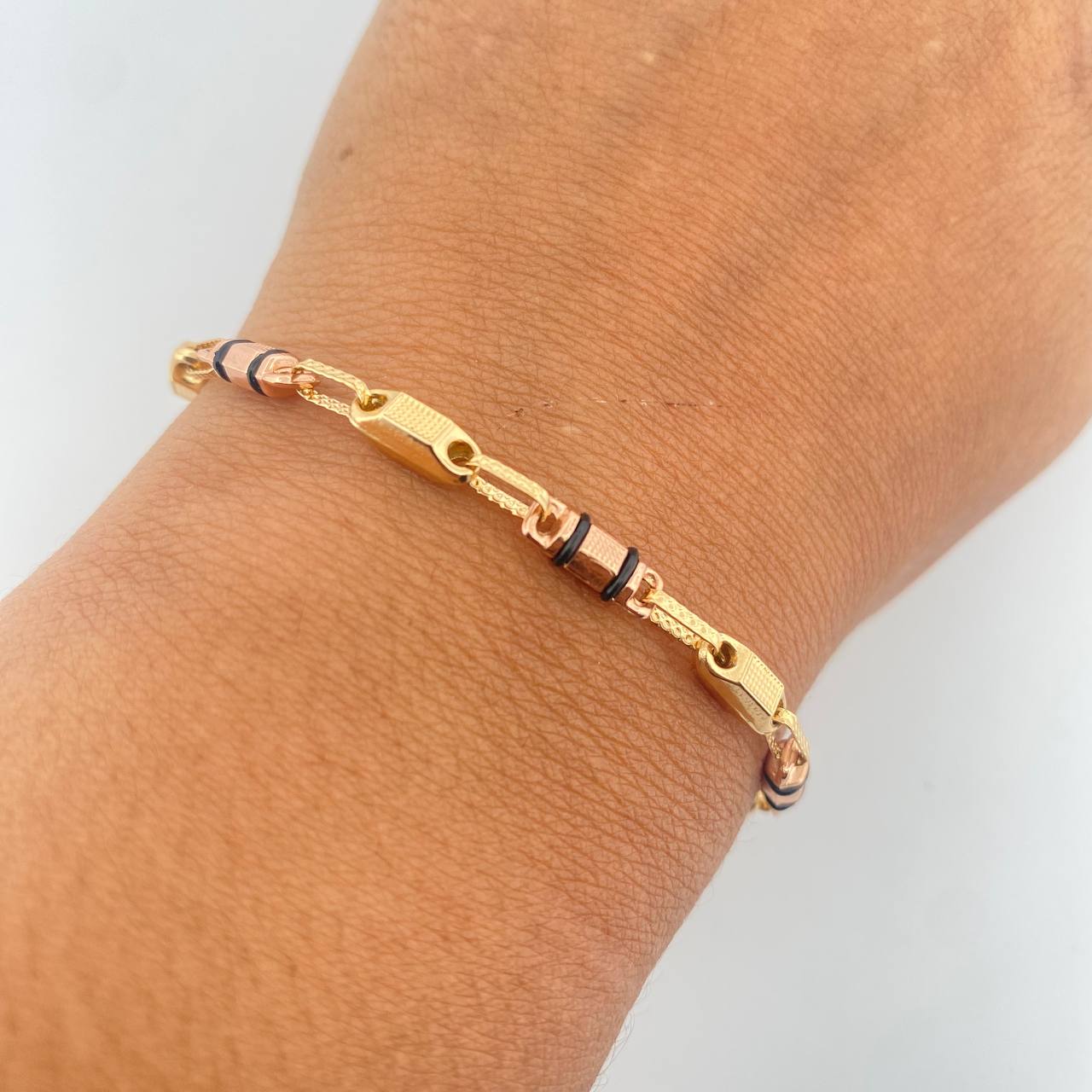 Bracelet Barrel Dotted 4.75gr / 21.1cm / 3.75mm Black Rubbers Two Yellow Rose Gold 18K $