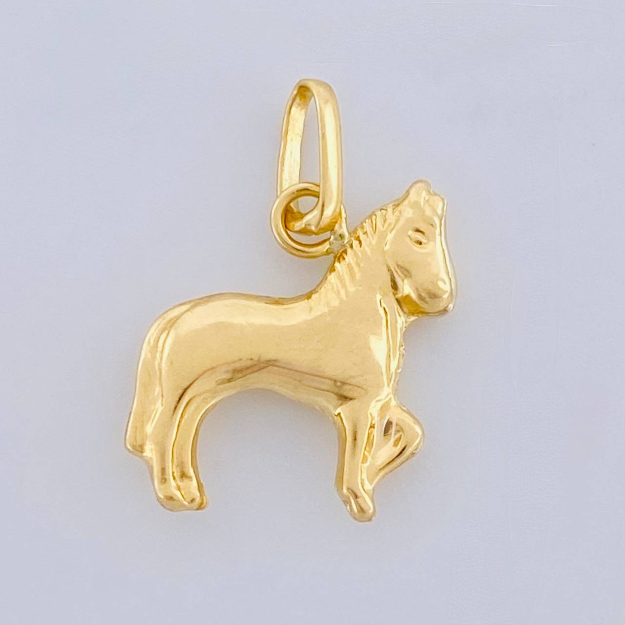 Dije Caballo 0.5 g / 3/4 in Oro Amarillo 18K