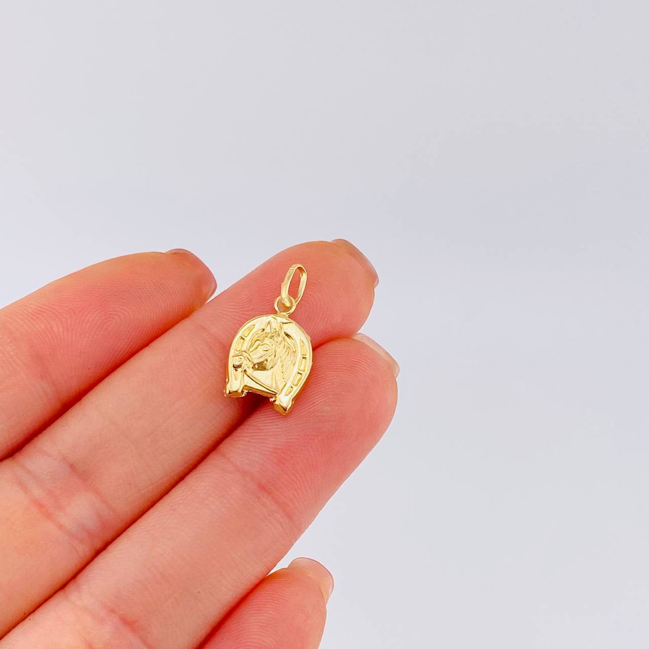 Dije Herradura Caballo 1.1 g / 3/4 in Oro Amarillo 18K