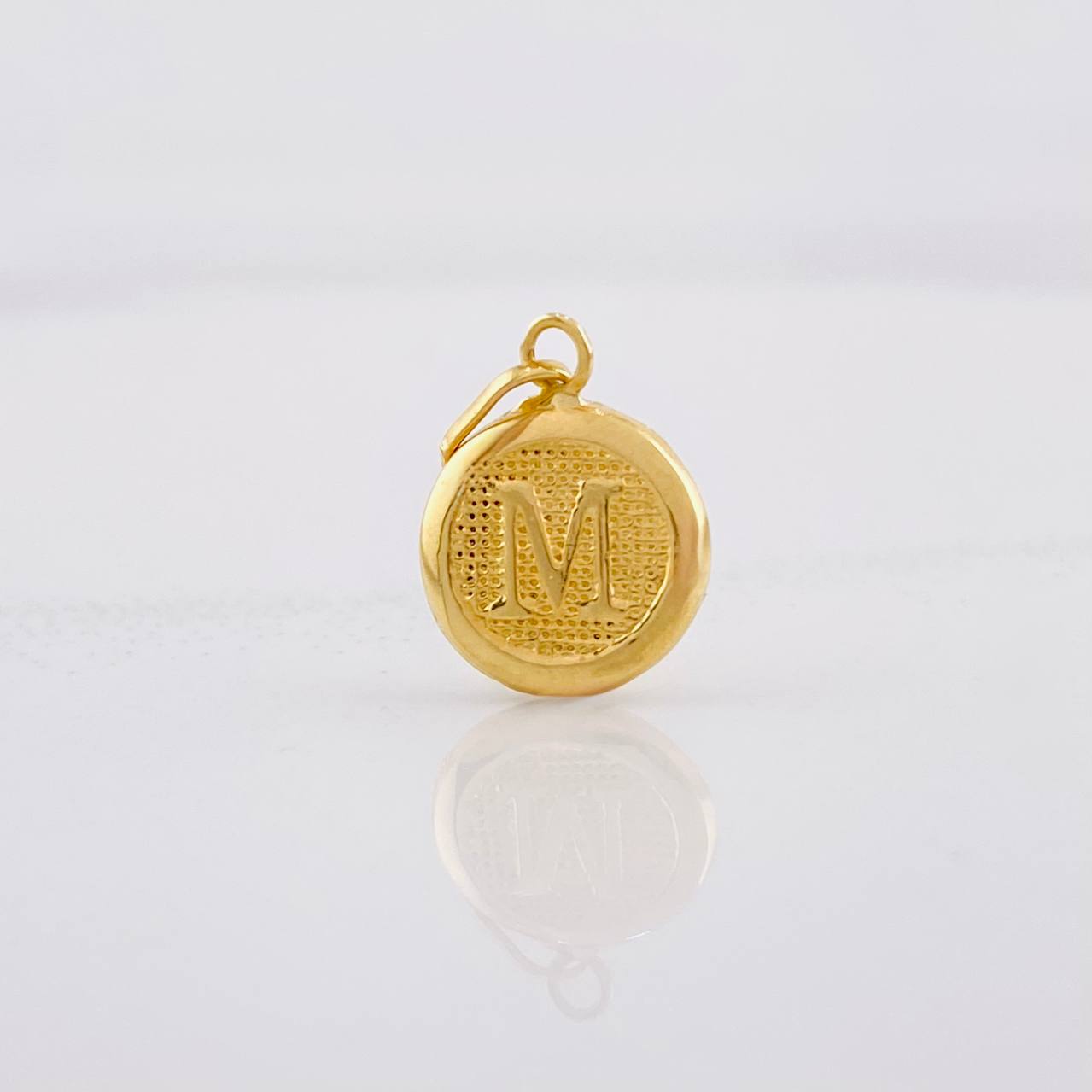 Pendant Circle Letter M 0.35g / 3/4 in 18K Yellow Gold