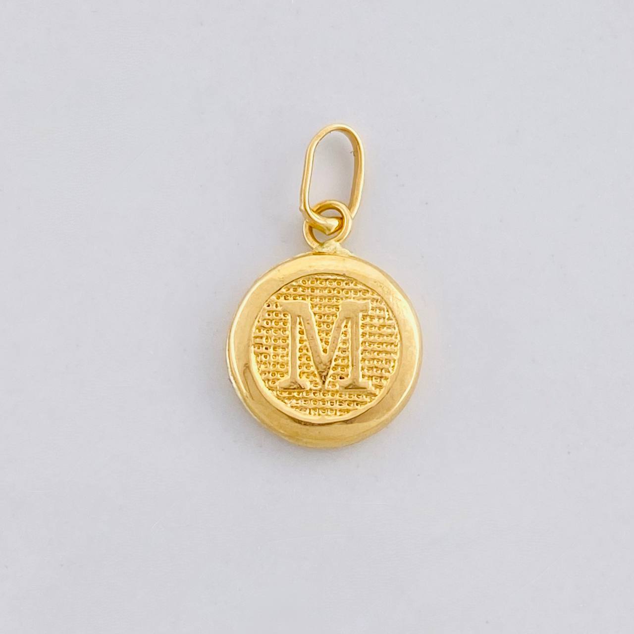 Pendant Circle Letter M 0.35g / 3/4 in 18K Yellow Gold