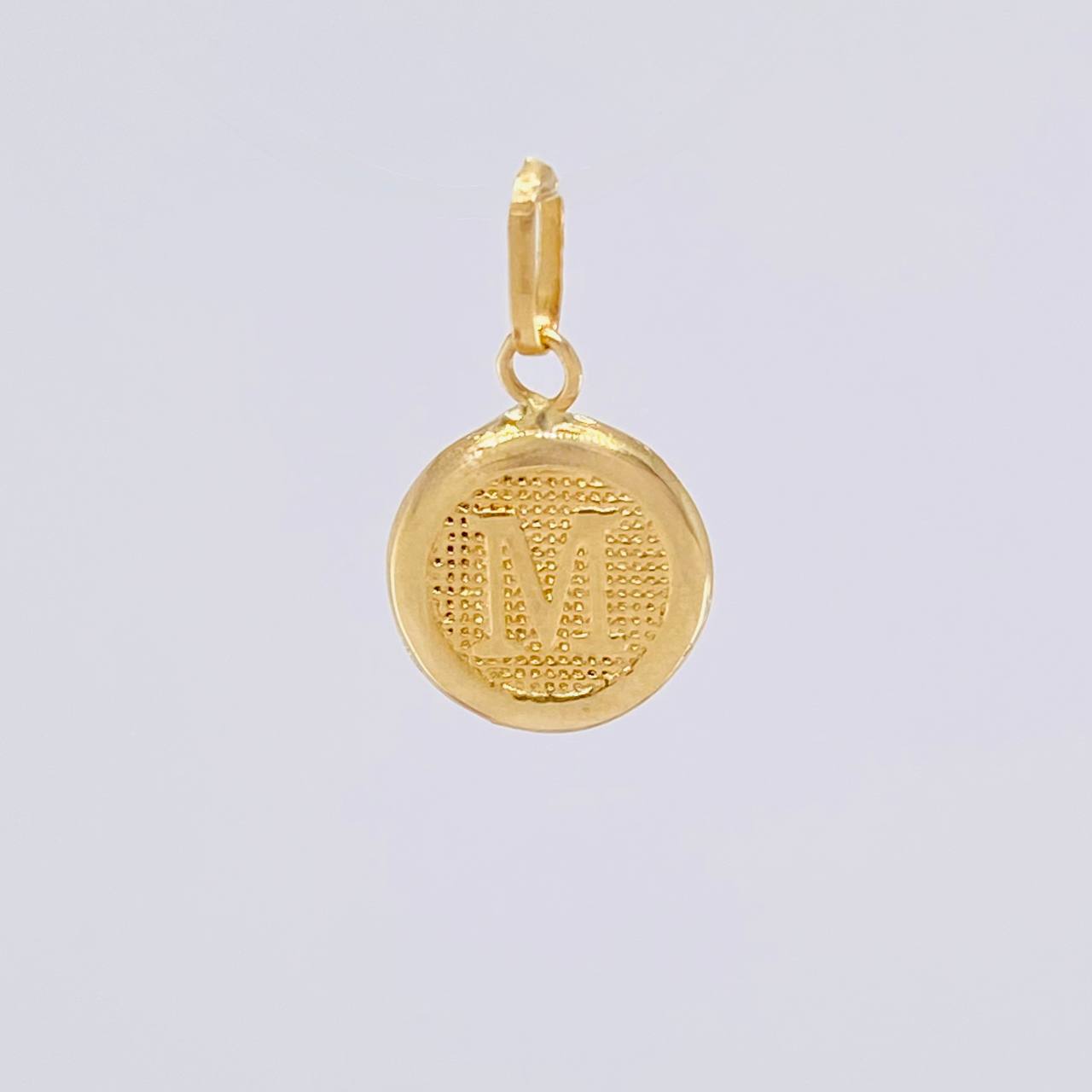 Pendant Circle Letter M 0.35g / 3/4 in 18K Yellow Gold