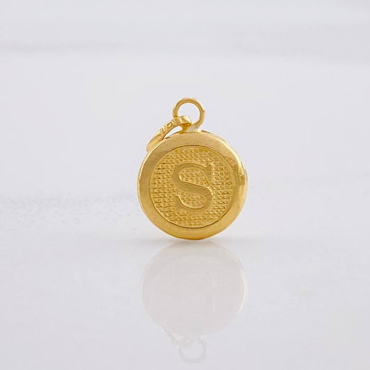 Dije Circulo Letra S 0.4g / 1/2 in Oro Amarillo 18K