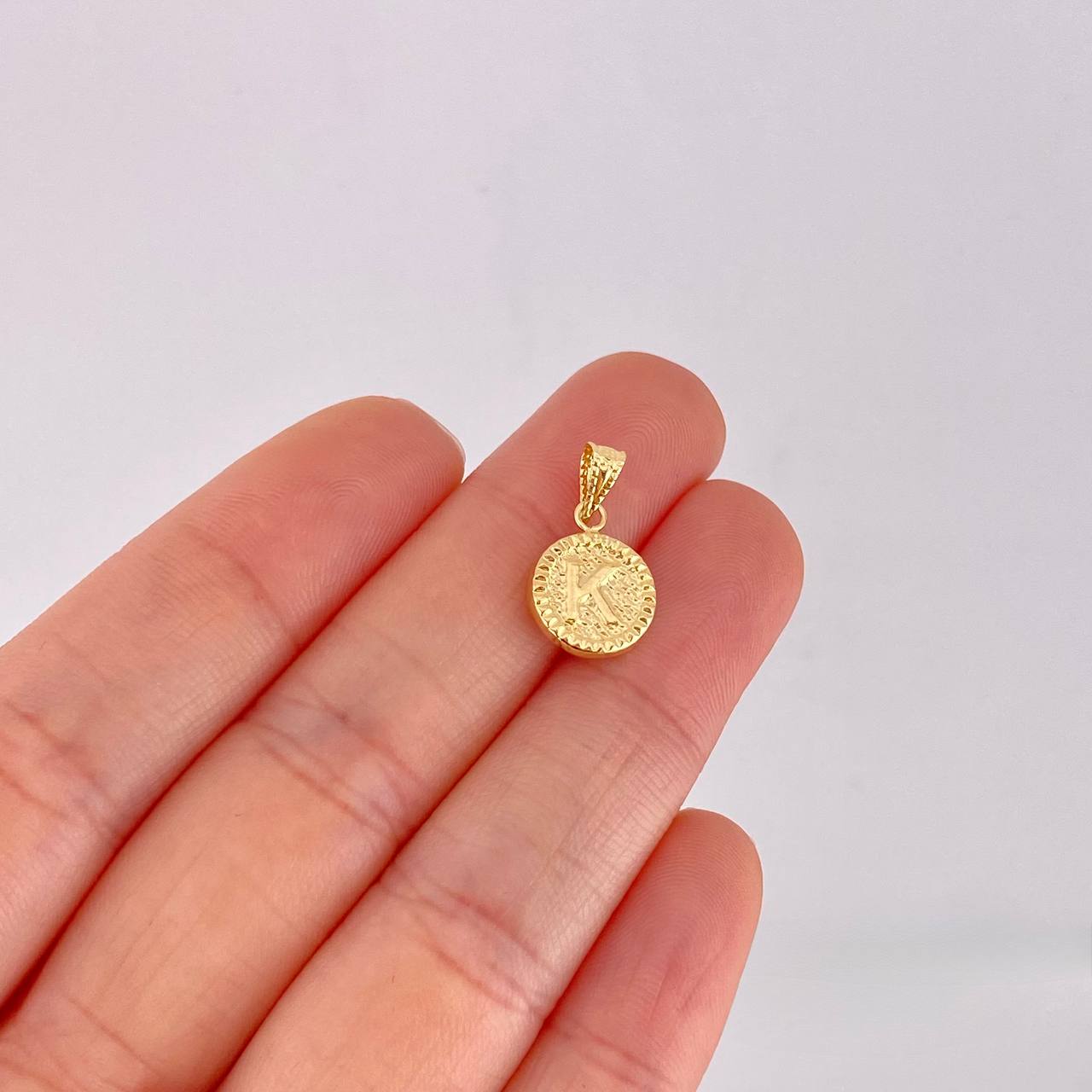 Dije Circulo Letra K 0.6g / 3/4 in Oro Amarillo 18K