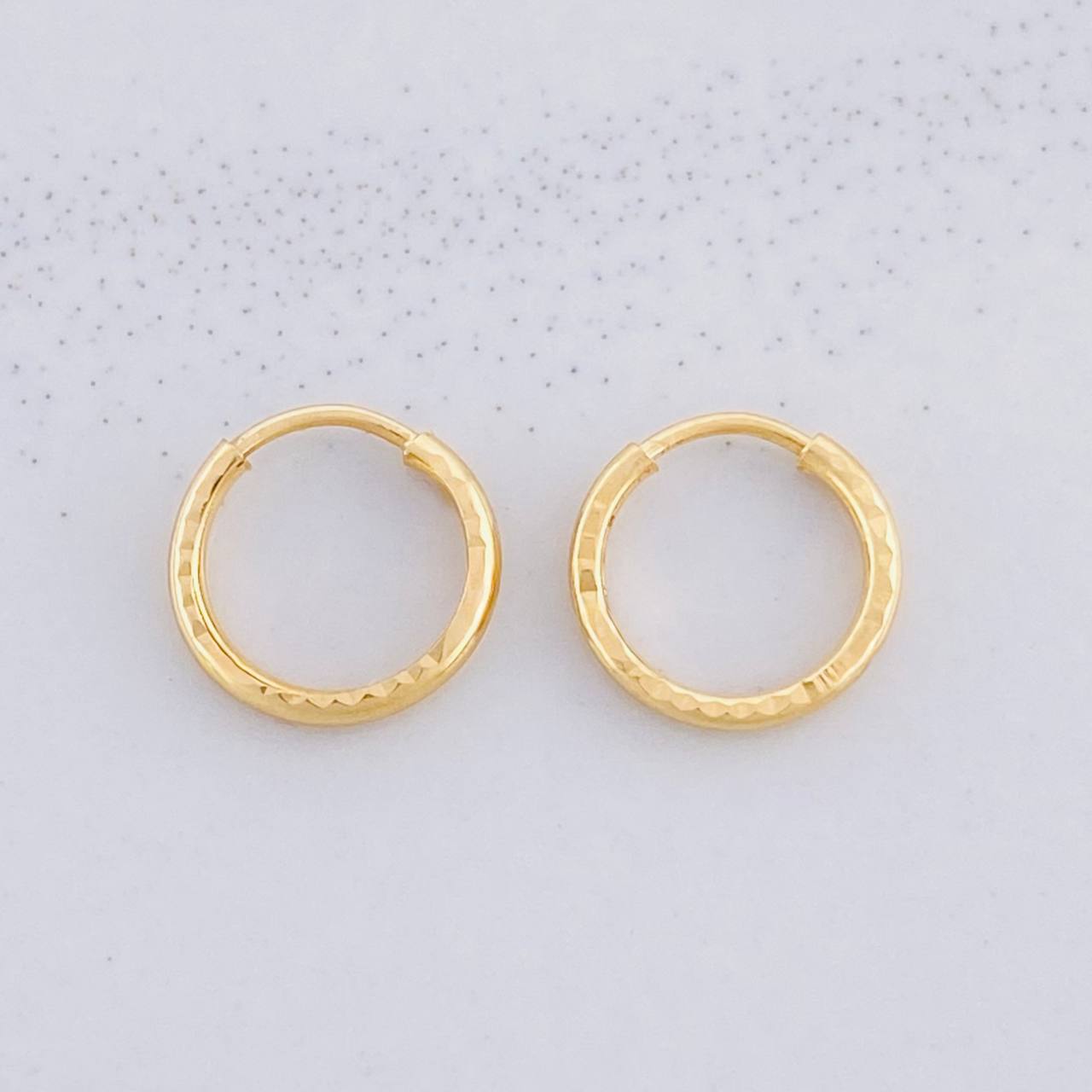 Candongas Aro Rayado 0.45g / 1/4 in Oro Amarillo 18K