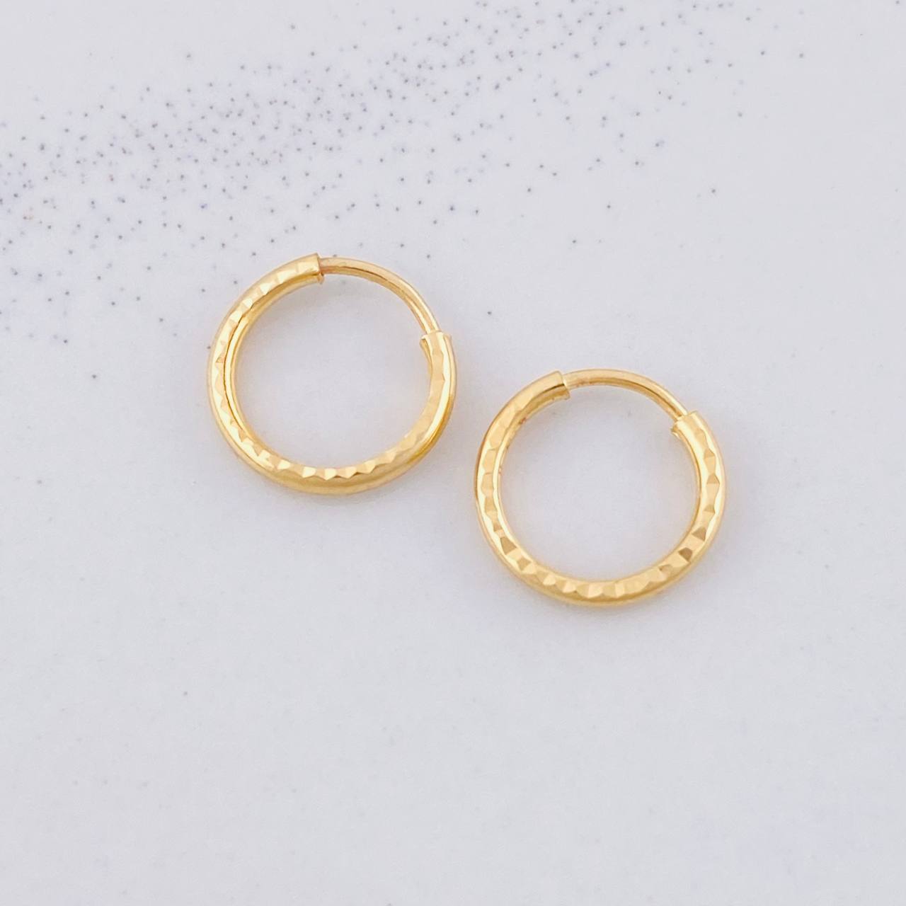 Candongas Aro Rayado 0.45g / 1/4 in Oro Amarillo 18K