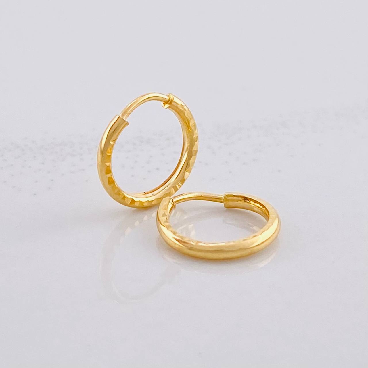 Candongas Aro Rayado 0.45g / 1/4 in Oro Amarillo 18K
