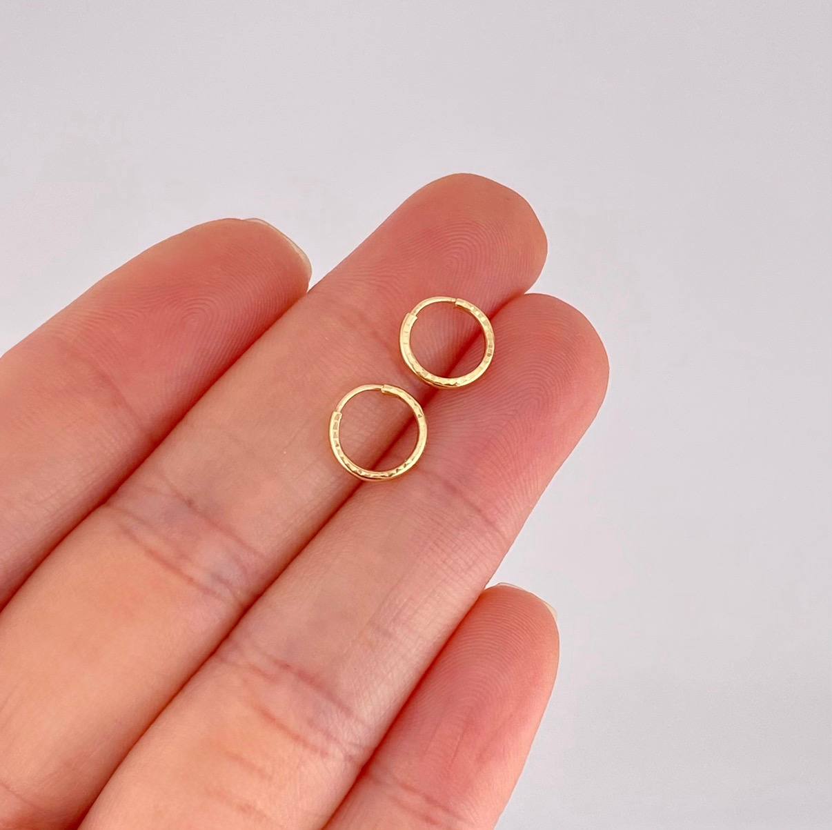 Hoop Earrings Striped Hoop 0.45g / 1/4 in 18K Yellow Gold
